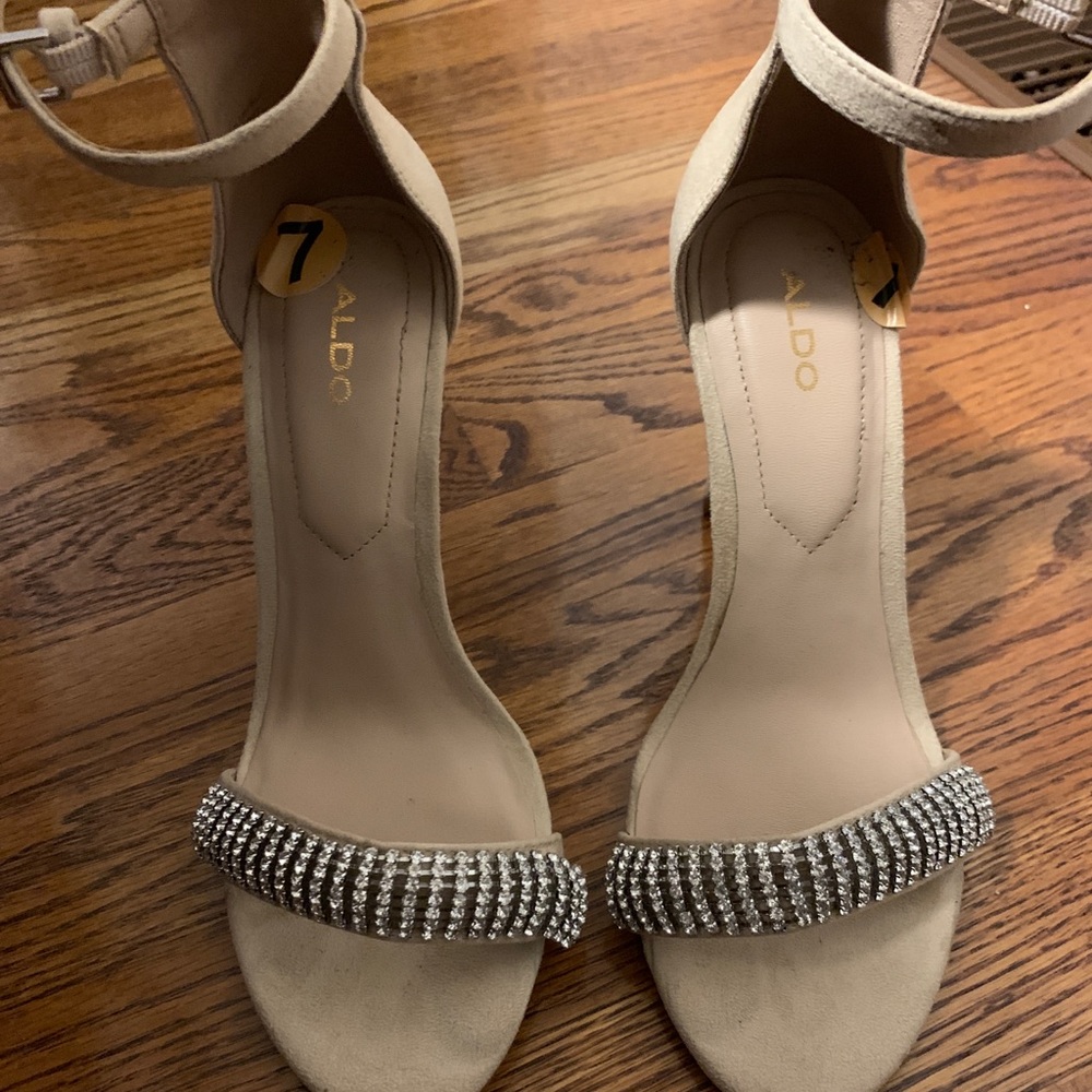 Aldo size 7 nude diamond heels- 4 inches